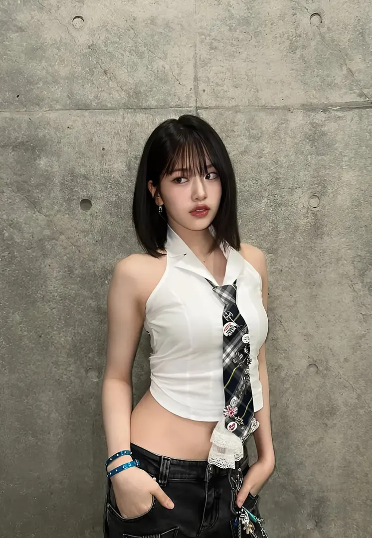 Yujin (IVE) Photo 3