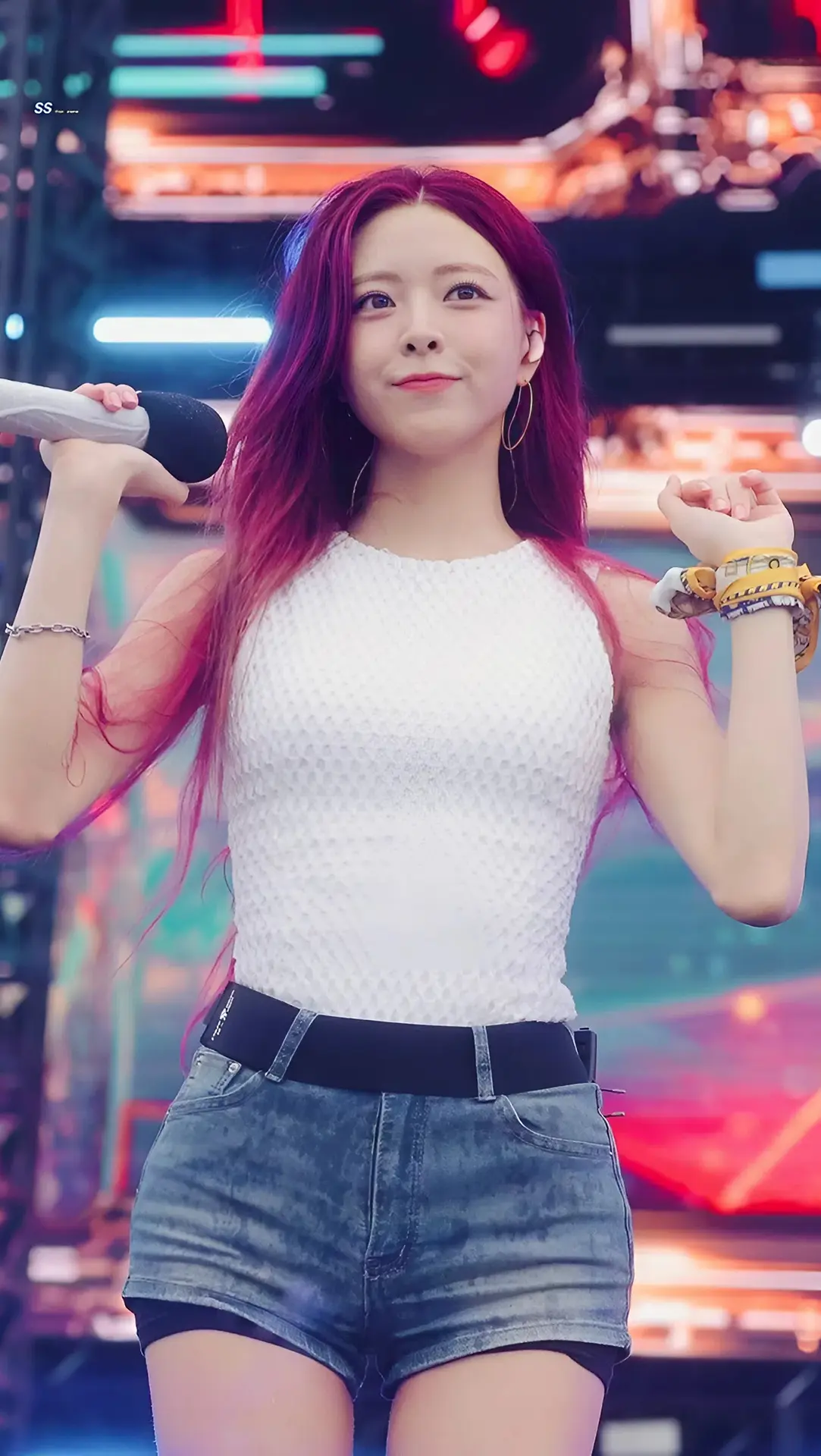 Yuna (ITZY) Photo 4