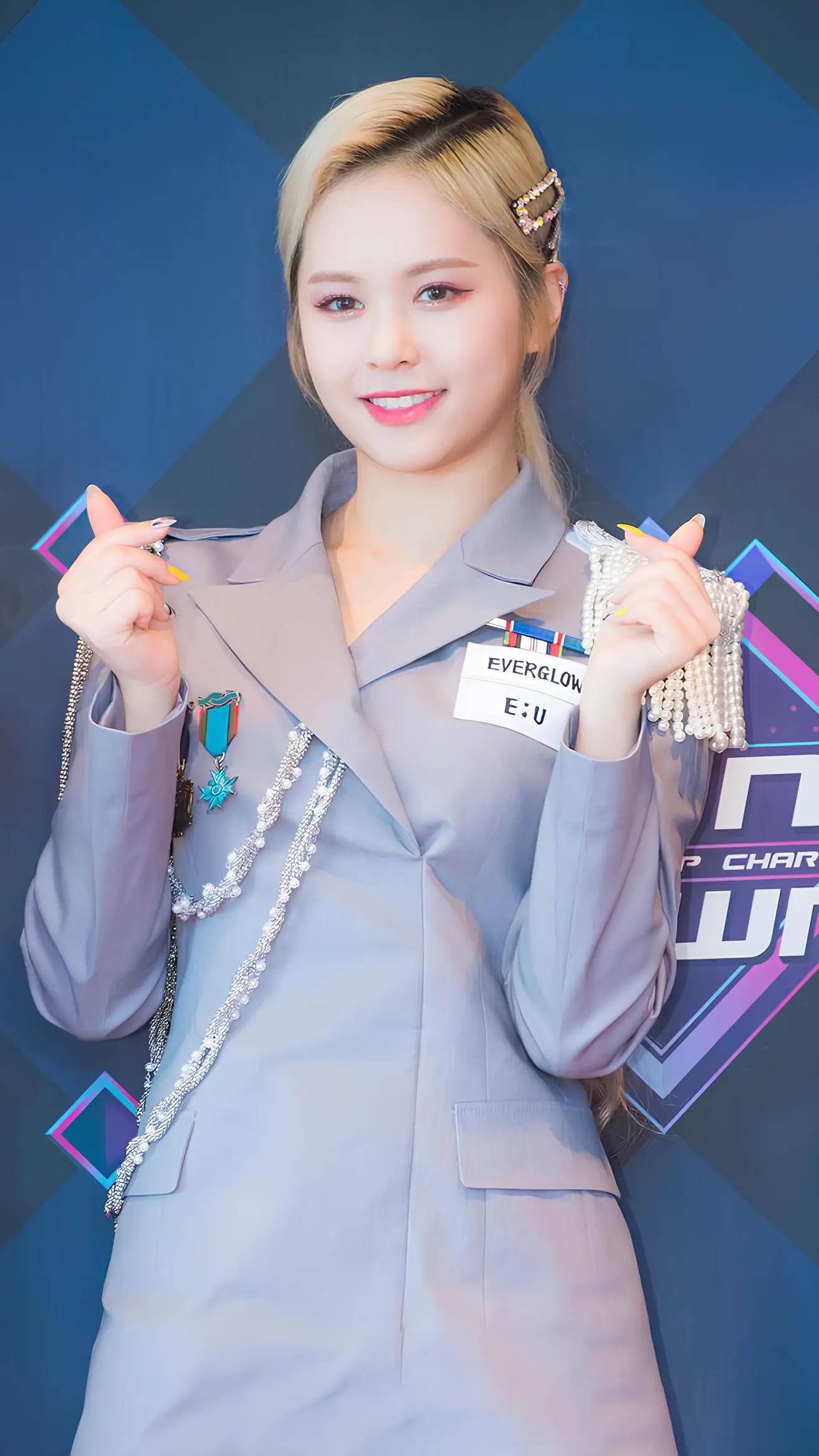 E:U (EVERGLOW)