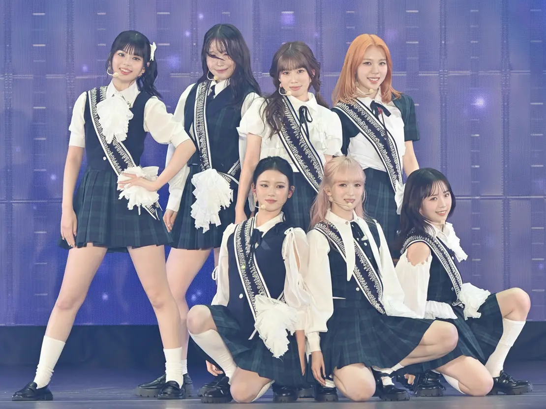 Photo of the 7 ME:I members